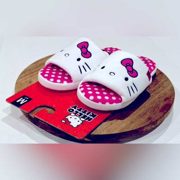 Hello Kitty Women’s M6-7 Pink & White Slippers - NWT - Fast Shipping - Picture 8 of 8